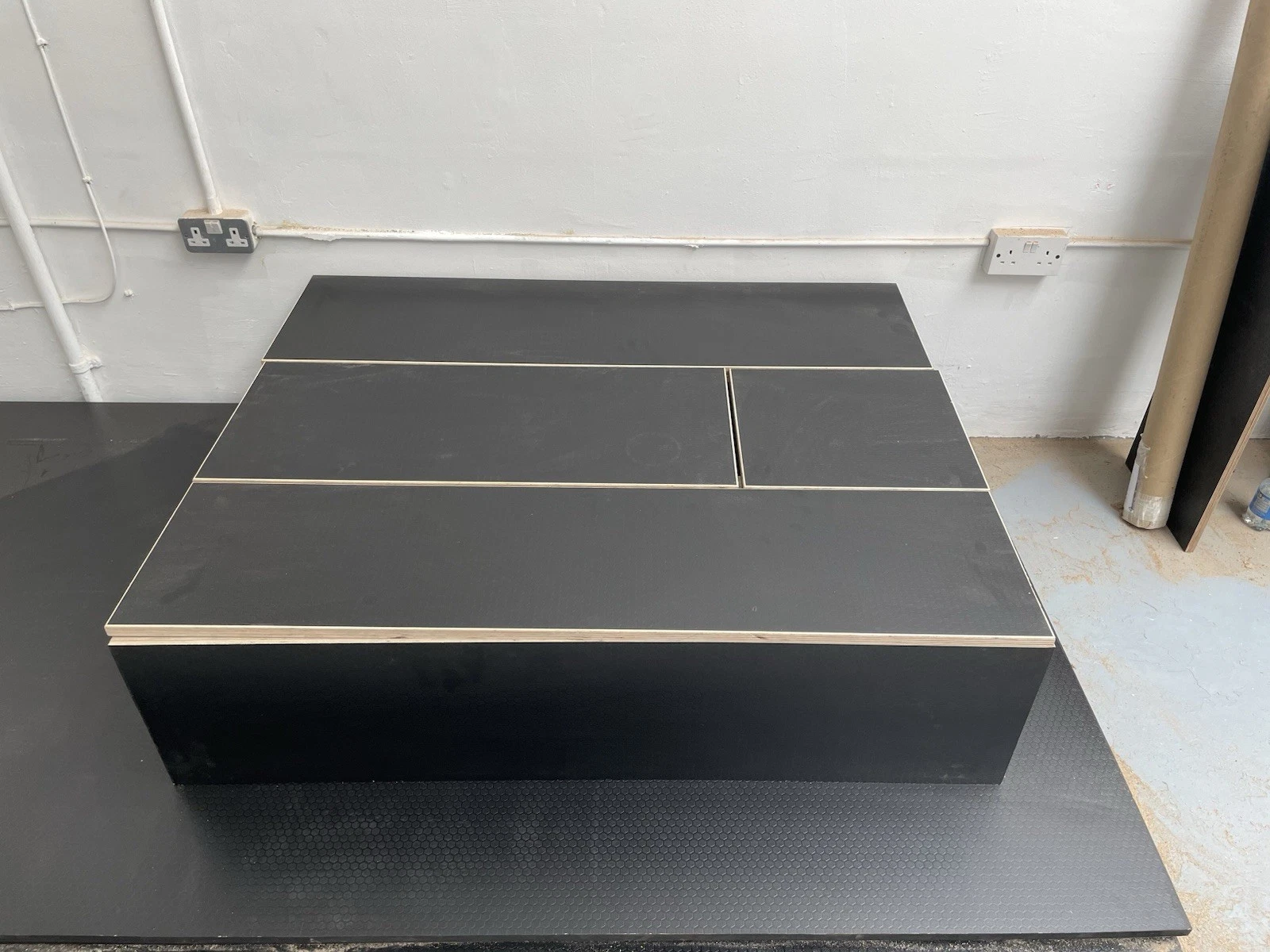 Campervan U Shaped Bed System, Black Hexa 1600 X 1200 - Image 3